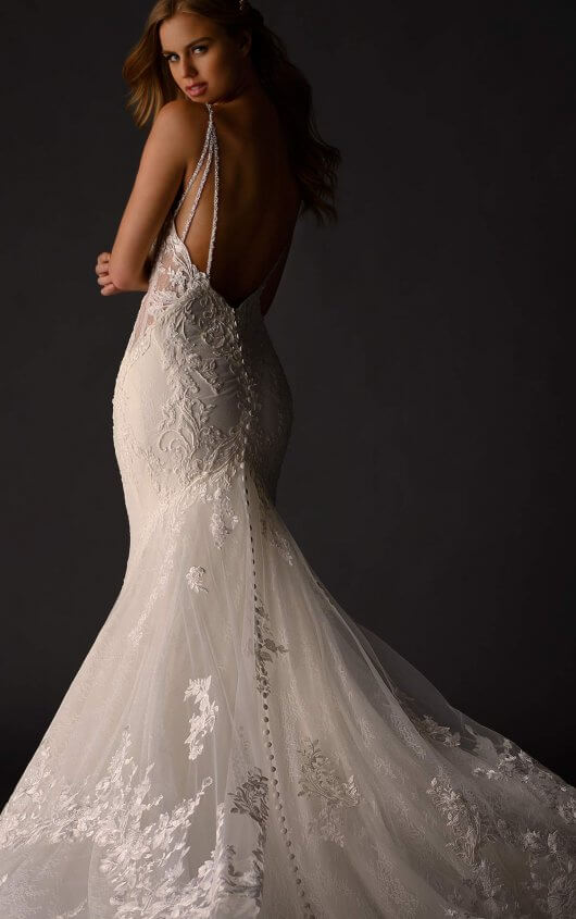 Martina Liana - SEXY FIT-AND-FLARE WEDDING DRESS WITH ORNATE LACE