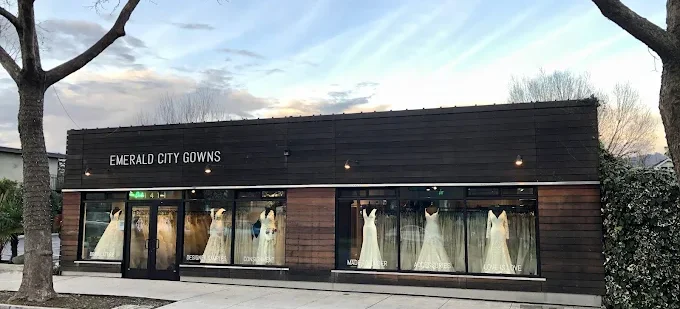 Flares Bridal + Formal | 8 Best Bridal Boutiques Near Oakland and Berkeley, California Emrald